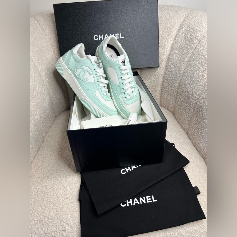 CHANEL Light Turquoise Sneakers 38.5 — New in Box - Picture 4 of 12